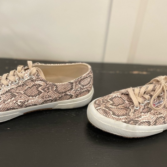 Superga 2750 beige snakeskin lace up sneaker - Picture 2 of 5